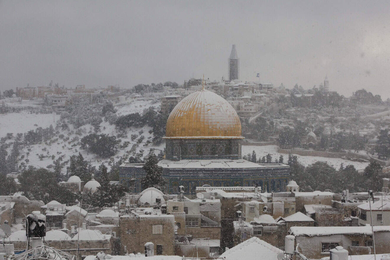 The Temple Mount as seen from the Jewish Quarter in Jerusalem's Old City on a snowy winter day, Dec. 13, 2013. Photo by Yonatan Sindel/Flash90.