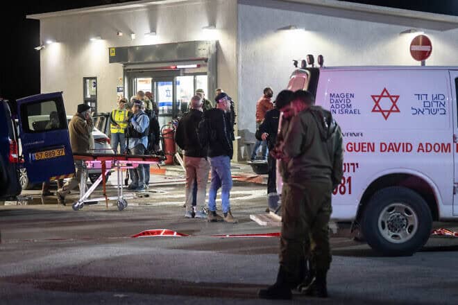 Israeli security forces at the scene of a deadly shooting attack near the Jewish community of Eli in the Binyamin region of southern Samaria, Feb. 29, 2024. Photo by Chaim Goldberg/Flash90.