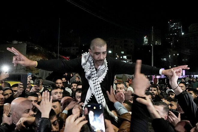 A crowd greets Zakaria Zubeidi as he arrives in the Samaria city of Ramallah after his release in the hostage deal between Israel and Hamas, Jan. 30, 2025. Credit: Flash90.