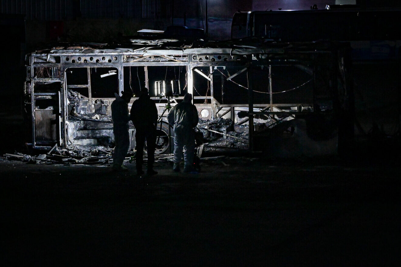 Israeli security forces at the scene of a possible bus bombing in Bat Yam, central Israel, Feb. 20, 2025. Credit: Avshalom Sassoni/Flash90.