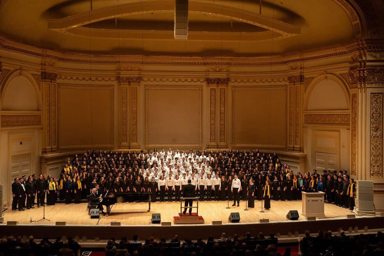 Teens perform at HaZamir 2024 in New York's Carnegie Hall. Credit: Zamir Choral Foundation.