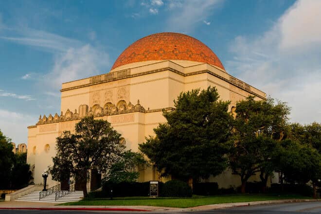 Temple Beth-El in San Antonio, Texas. Photo by Ian McKinney.