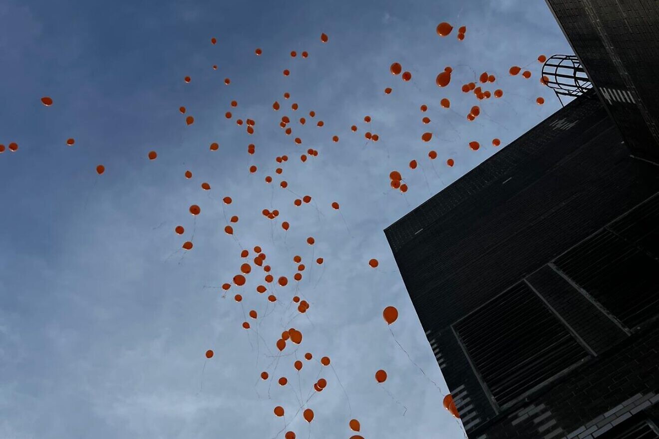 Orange balloons are released from the Israeli consulate in New York to remember Shiri Bibas and her sons Kfir and Ariel, on the day of their burial in Israel, Feb. 26, 2025. Credit: Courtesy of Israeli Mission to the United Nations, New York.