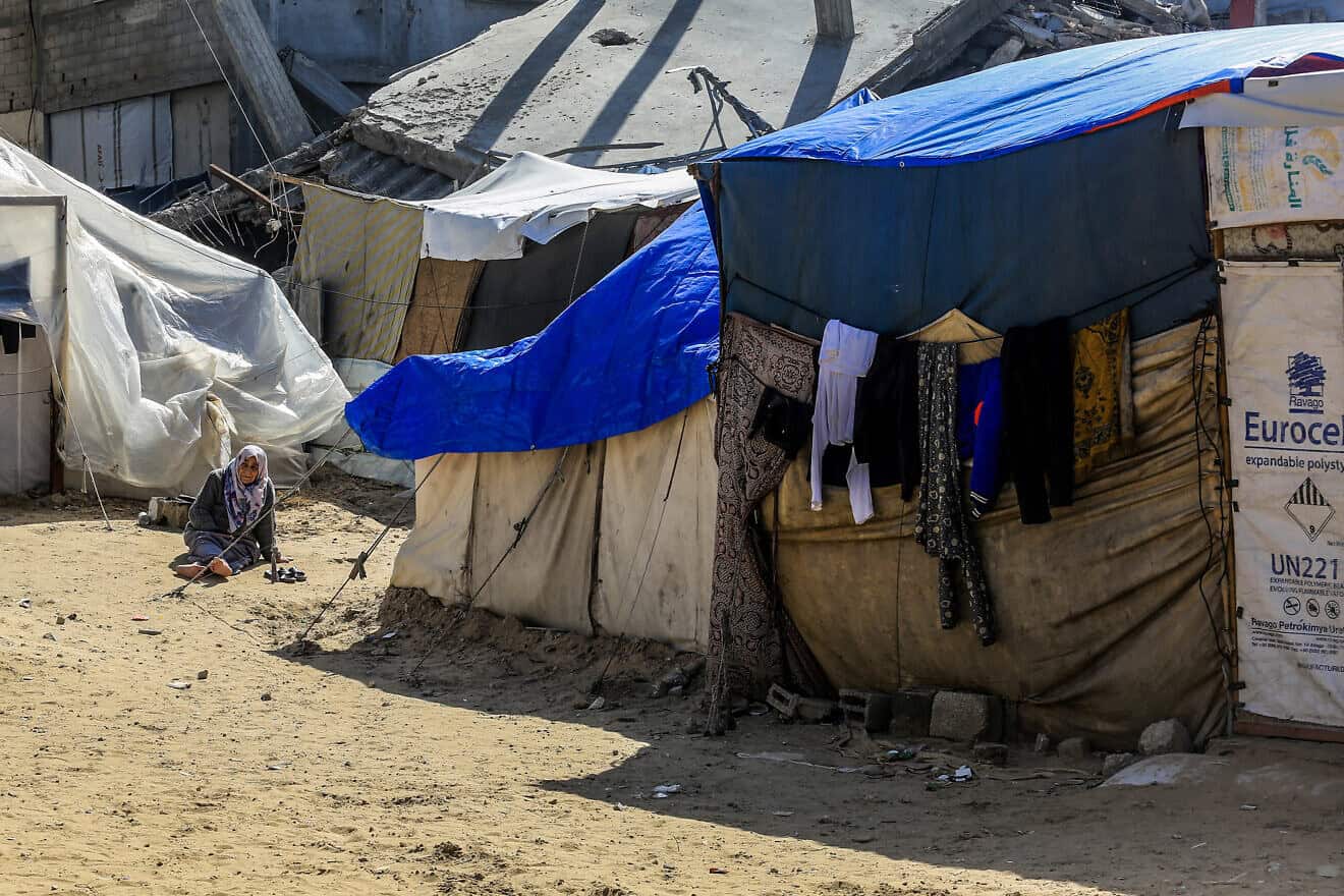 A Palestinian woman in Khan Yunis in the southern Gaza Strip, Feb. 16, 2025. Photo by Abed Rahim Khatib/Flash90.