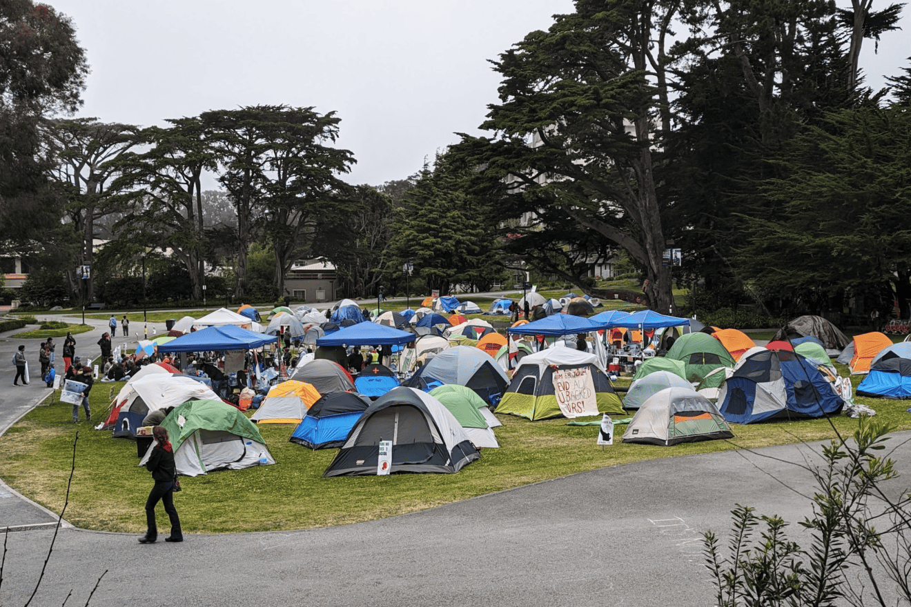 A tent encampment supporting Hamas and Palestinians in the Gaza Strip on the quad of San Francisco State University, May 3, 2024. Credit: Mariwlqs via Wikimedia Commons.