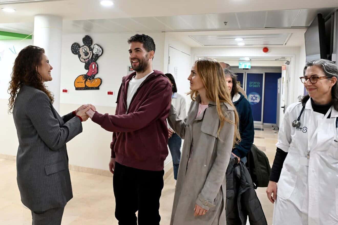 Sagui Dekel-Chen, accompanied by his wife, Avital, meets his sisters Ofir and Dotan at Sheba Medical Center at Tel Hashomer in Ramat Gan, Feb. 15, 2025. Credit: IsraeliPM_heb/X.