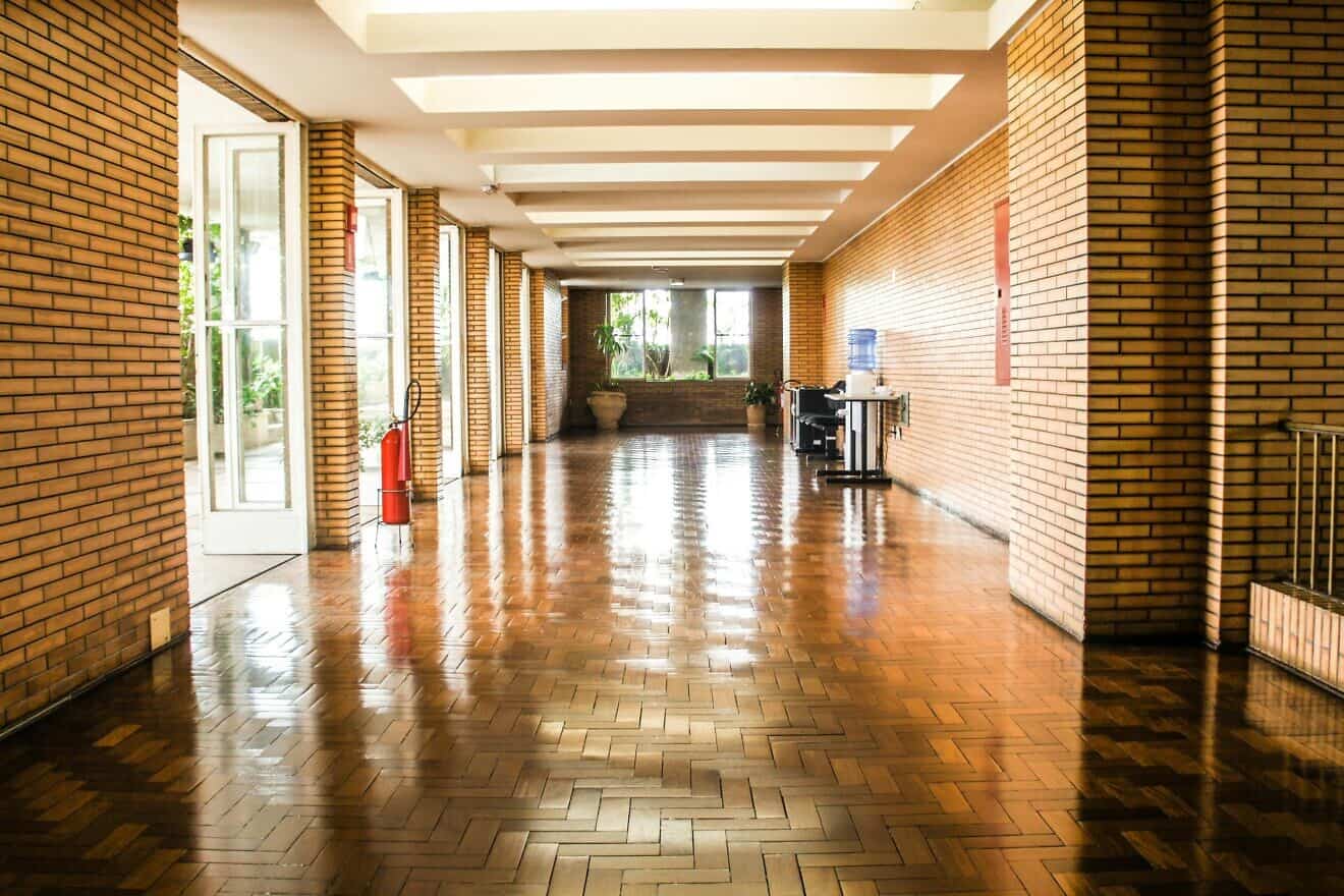 A school hallway. Credit:  Aaron Mello/Pexels.