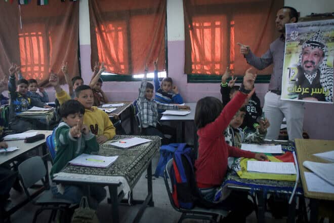 A Palestinian teacher lectures at the Salem School for Girls in Nablus on the life of Yasser Arafat, on the 12th anniversary of his death, Nov. 10, 2016. Photo by Nasser Ishtayeh/Flash90.