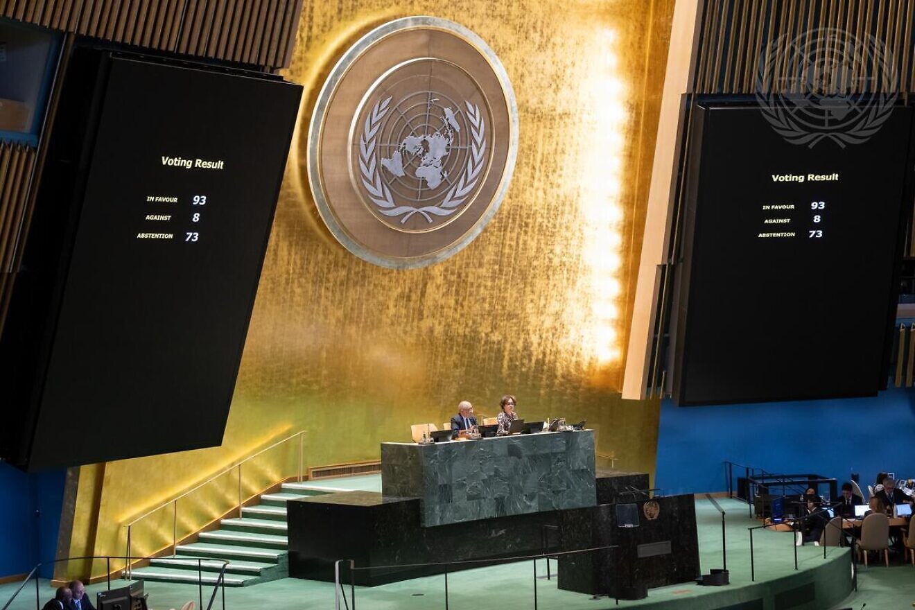 A view of the voting results (on the screens) of the amended United States-drafted resolution titled “The path to peace” during the 20th plenary meeting of the resumed General Assembly Eleventh Emergency Special Session of the General Assembly on Ukraine, Feb. 24, 2025. Credit: Manuel Elías/U.N. Photo.