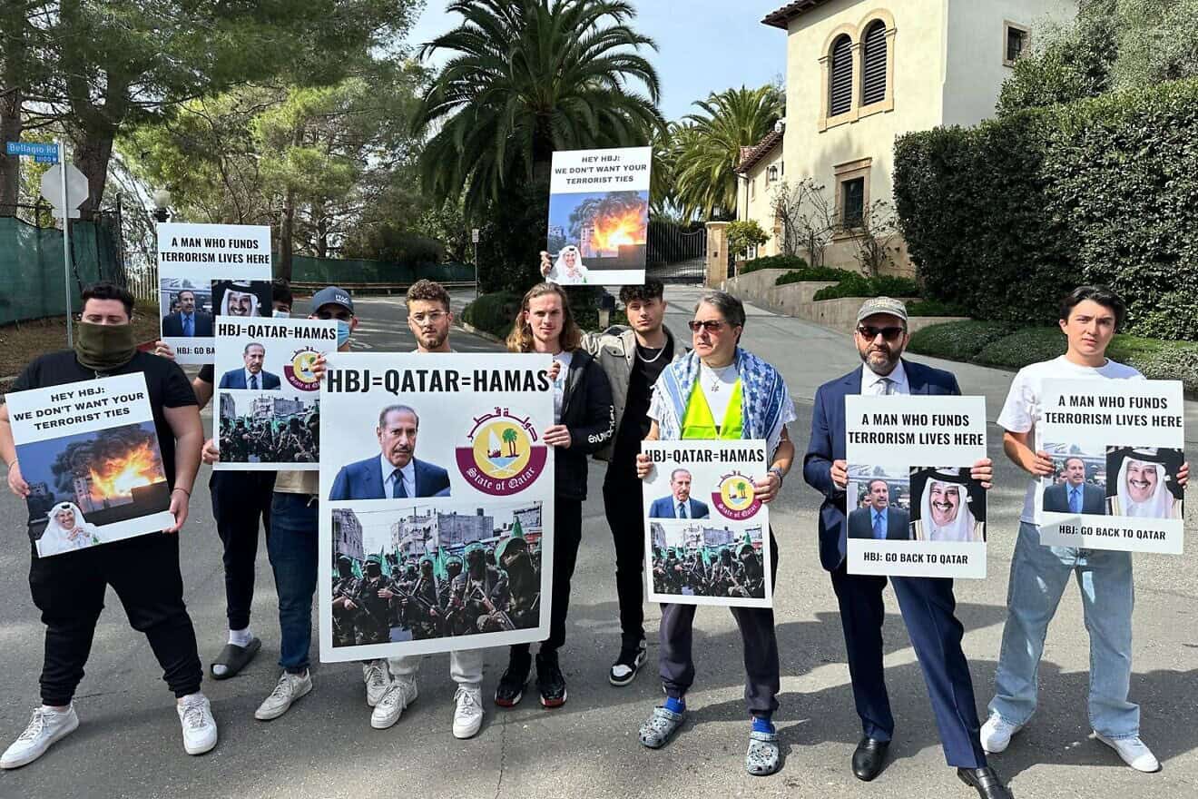 Jewish-American activists protest outside the Los Angeles estate of former Qatari Prime Minister Sheikh Hamad bin Jassim bin Jaber Al Thani, Feb. 16, 2025. Photo by Nathan Miller.
