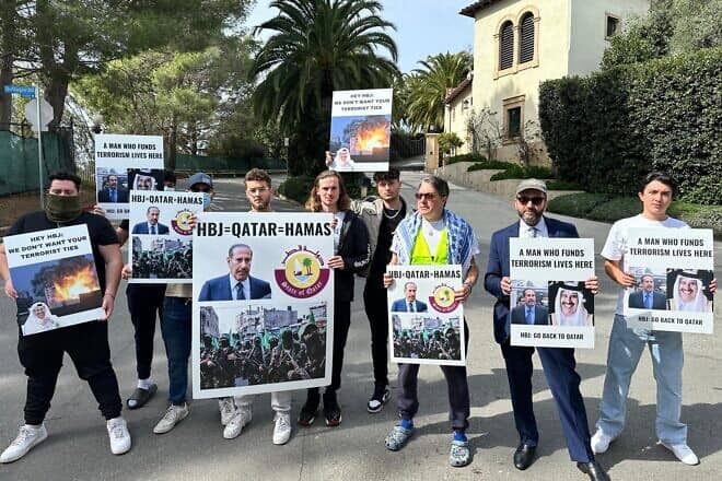 Jewish-American activists protest outside the Los Angeles estate of former Qatari Prime Minister Sheikh Hamad bin Jassim bin Jaber Al Thani, Feb. 16, 2025. Photo by Nathan Miller.