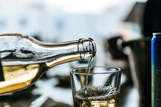 White wine. Credit: kasjanf/Pixabay.
