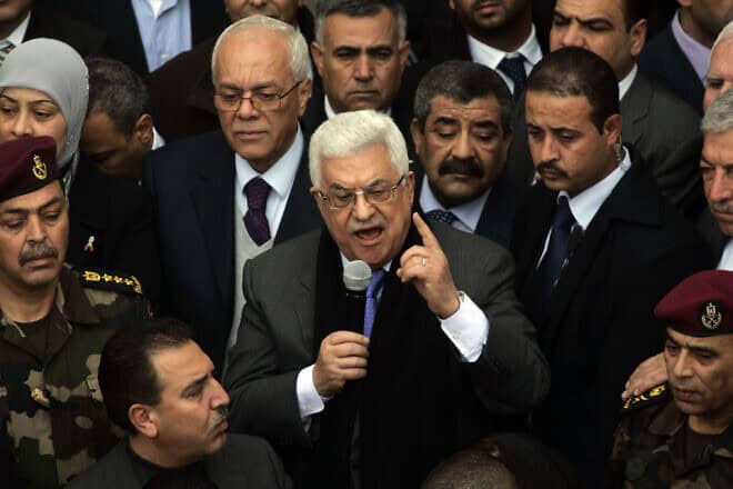 Palestinian Authority President Mahmoud Abbas (C) speaks during a welcoming ceremony upon his return from Cairo, Egypt to Ramallah in Samaria,  Jan. 25, 2011. Photo: Issam Rimawi/Flash90.