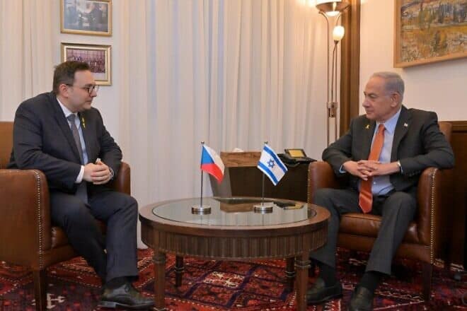 Benjamin Netanyahu, right, speaks with Jan Lipavsky in Jerusalem, 
Israel on Feb. 26, 20225. Photo by Kobi Gideon/GPO.