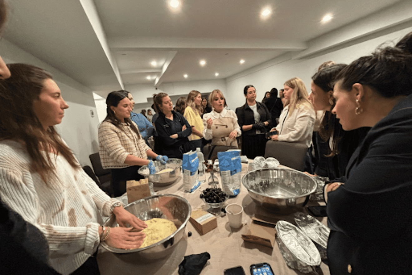 Social media influencer Charlene Aminoff (center), leads the ECP Challah Bake at Magen David Manhattan. Credit: Courtesy of the Orthodox Union.
