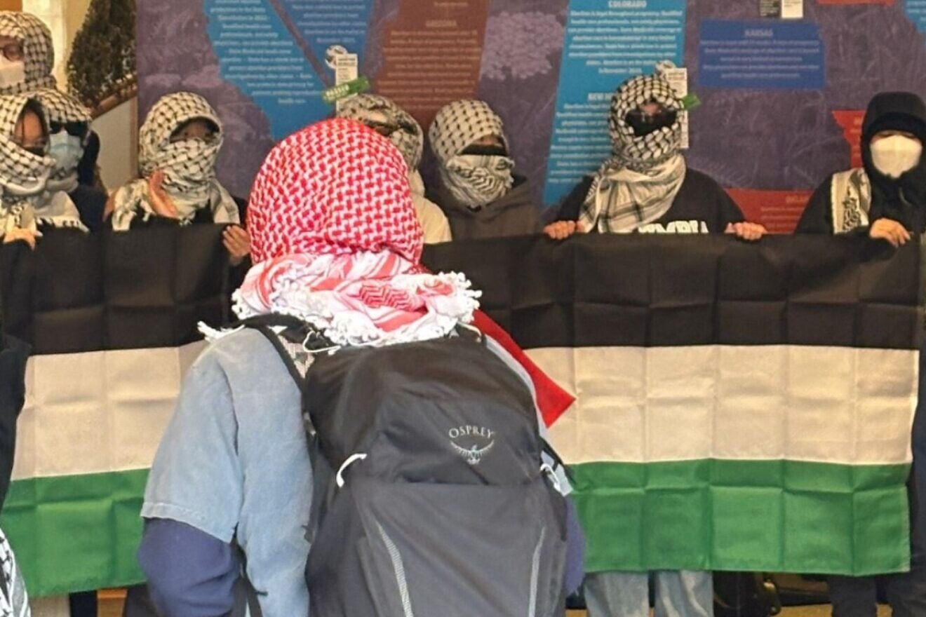 Anti-Israel protesters at the Milstein Center-Barnard College Library on March 5, 2025. Photo by Eliana Goldin.