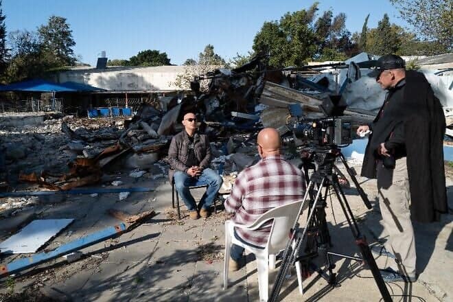 Tony Hernandez, director of the Spanish-language docu-series "7/O: Testigos del Terror," interviews Hugo Wolag, an Argentine immigrant to Israel who survived the Hamas-led invasion of his home at Kibbutz Be’eri in southern Israel on Oct. 7, 2023. Photo by Daniel Godoy.
