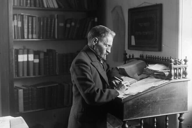 Eliezer Ben-Yehuda in his house in the Talpiot neighborhood of Jerusalem, circa 1918 and 1923. Credit: Ya'ackov Ben-Dov/Widener Library, Cambridge, via Wikimedia Commons.