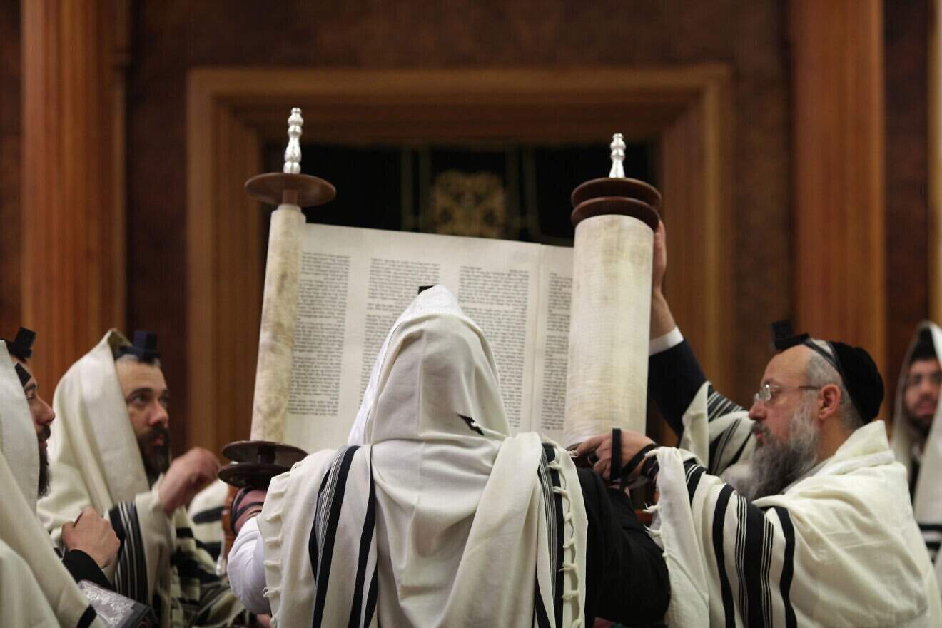 Men during the morning prayer service on Nov. 17, 2009. Photo by Nati Shohat/Flash90.