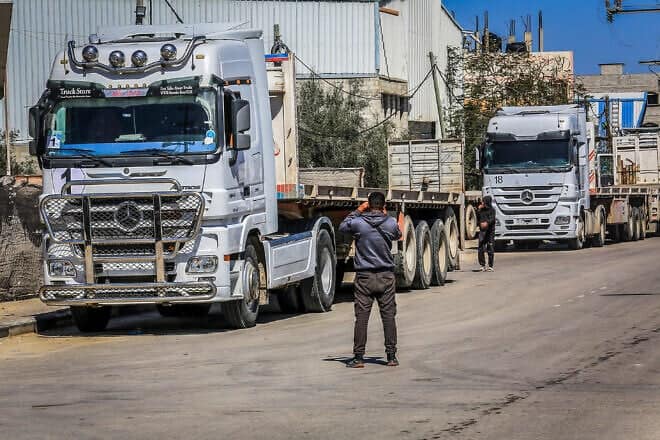 Palestinian trucks parked near the Kerem Shalom crossing in the Gaza Strip after Israel stops aid deliveries on March 2, 2025. Photo by Abed Rahim Khatib/Flash90.