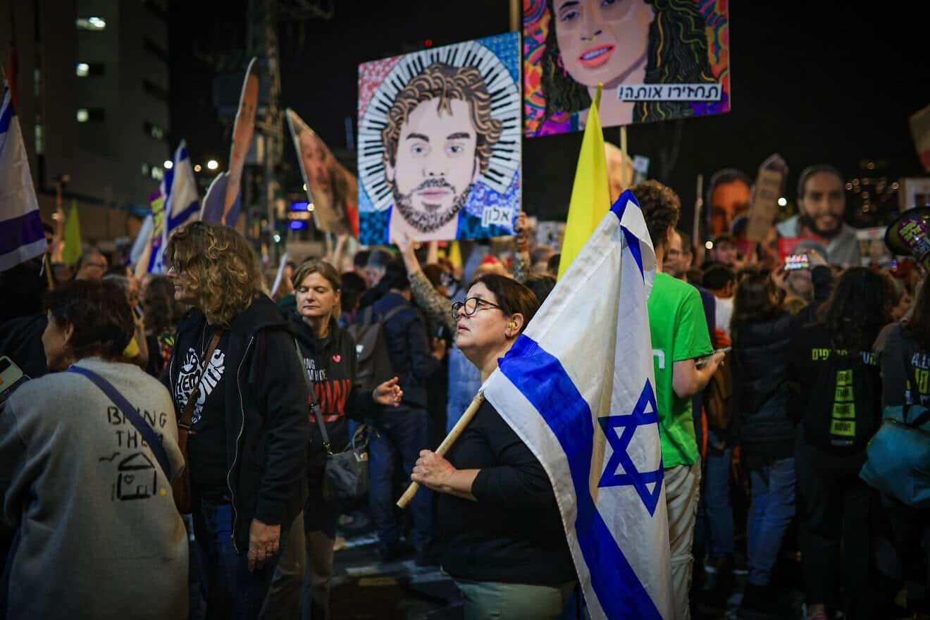 Israelis protest for the return of hostages held in the Gaza Strip, outside the Kirya military headquarters in Tel Aviv, March 15, 2025. Credit: Flash90.