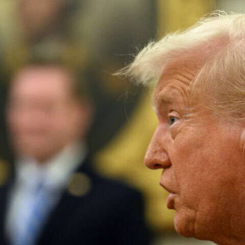 Президент США Дональд Трамп выступает в Овальном кабинете Белого дома в Вашингтоне, округ Колумбия, 7 марта 2025 года. Фото Джима Уотсона/AFP через Getty Images.