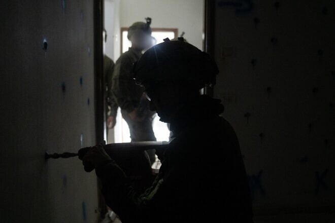 Israeli troops preparing for demolition the Hebron home of the terrorists behind the deadly Jaffa light rail attack, during the overnight hours of March 4 and 5, 2025. Credit: IDF.