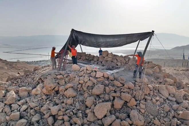 The Israel Antiquities Authority excavation in the Judean Desert Credit:  Emil Aladjem, Israel Antiquities Authority.