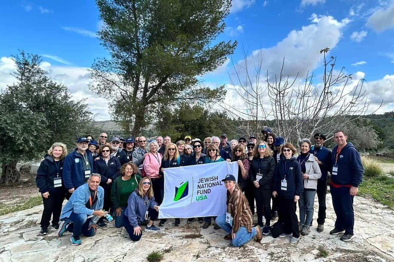 The Sunshine Volunteer Mission Group at Neot Kedumim. Credit: Courtesy of Jewish National Fund-USA.