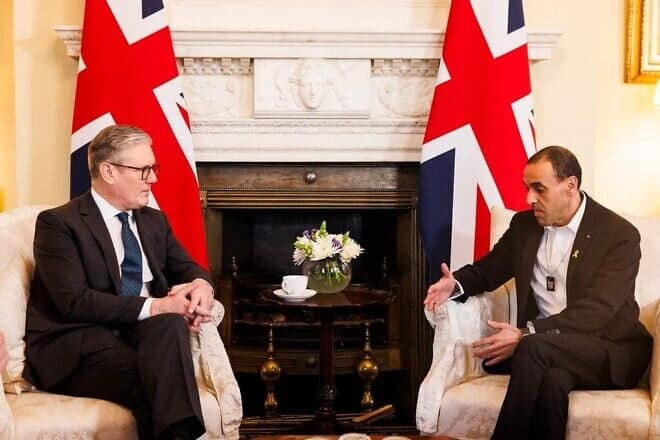 British Prime Minister Keir Starmer hosts former Hamas abductee Eli Sharabi at 10 Downing Street in London on March 7, 2025. Photo by Simon Dawson/No 10 Downing Str.