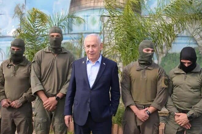 Prime Minister Benjamin Netanyahu with Border Police undercover counter-terror operators in Judea and Samaria, March 19, 2025. Photo by Amos Ben-Gershom/GPO.