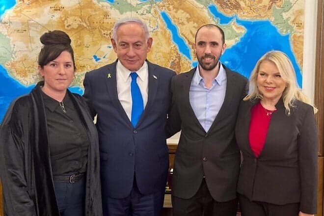 Prime Minister Benjamin Netanyahu and his wife, Sara (right), meet with freed hostages Adi (left) and Tal Shoham, March 5, 2025. Credit: Israeli Prime Minister's Spokesperson.