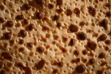 Passover matzah, 2024. Photo by Mendy Hechtman/Flash90.