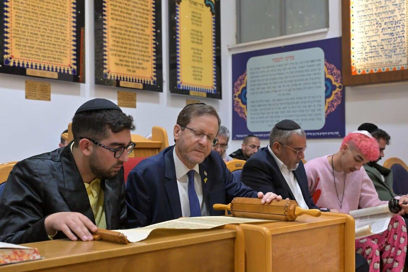 Israeli President Isaac Herzog participates in the traditional reading of the Book of Esther at the Shemesh U’Magen synagogue in the Ramot neighborhood of Jerusalem, March 13, 2025. Photo by Kobi Gideon/GPO.