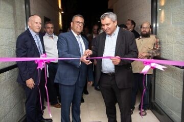 JCT Vice President Stuart Hershkowitz (left) with Jerusalem Mayor Moshe Lion and former Minister of Jerusalem Affairs Ze'ev Elkin at the inauguration of a JCT campus dorm. 
