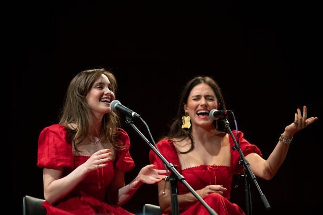 The Shvesters: Chava Levi (left) and Polina Fradkin. Photo by Nira Dayanim.