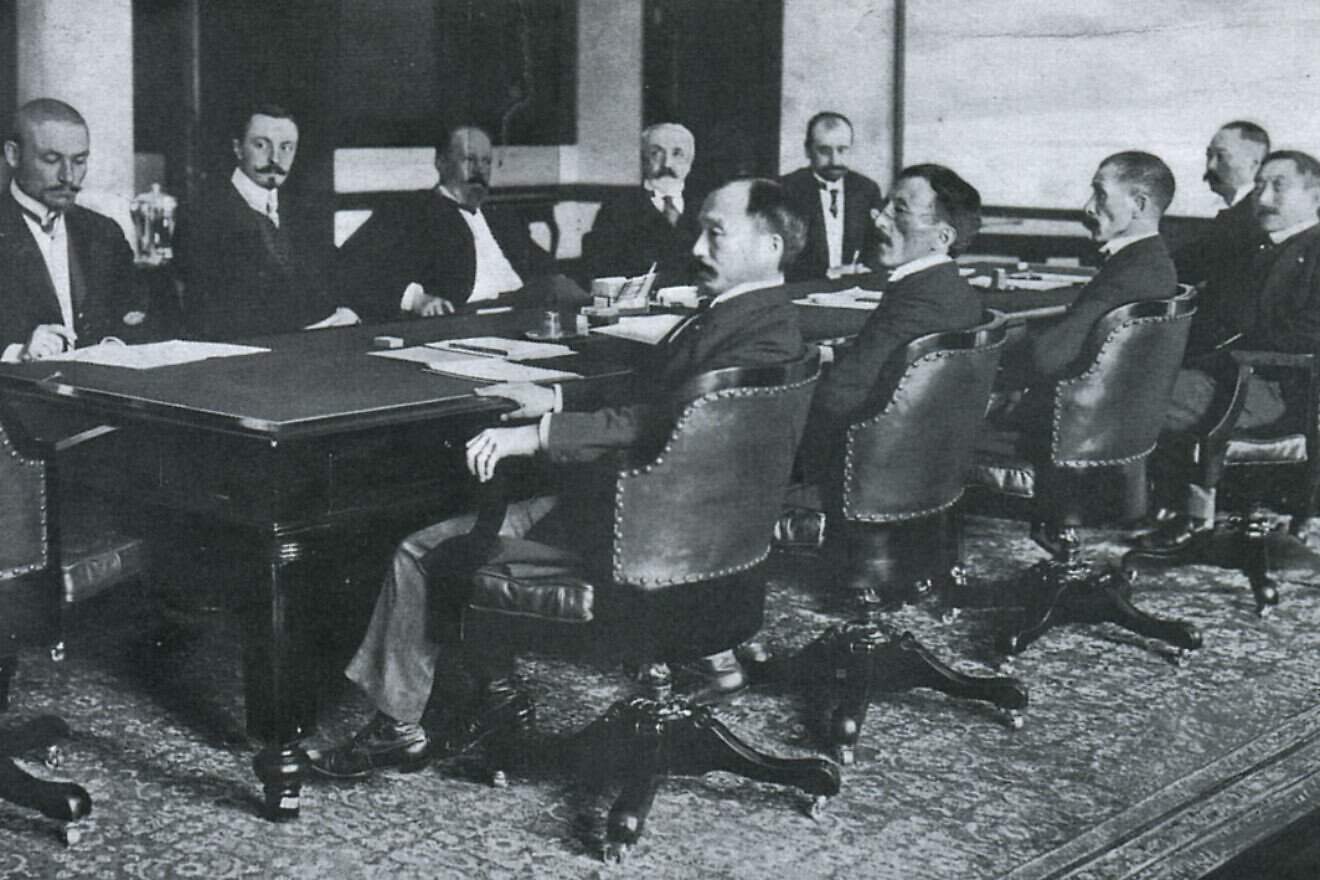 The Russian and Japanese delegations  meet during the Treaty of Portsmouth in 1905. Courtesy: P. F. Collier & Son via Wikimedia Commons.
