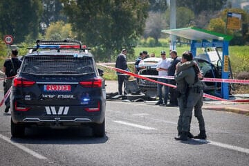 Israeli security personnel at the scene of a terrorist attack near Yokneam in the Lower Galilee, March 24, 2025. Photo by David Cohen/Flash90.