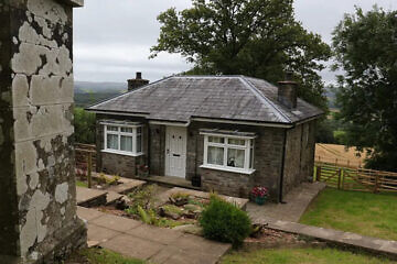 The property in Brynteg, Ceredigion, in rural Wales, where three men tried to kidnap Israeli music producer Itay Kashti. Credit: Crown Prosecution Service.