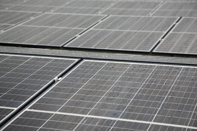 Solar panels. Credit: Klas_lu/Pixabay.