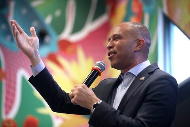 House Minority Leader Hakeem Jeffries (D-N.Y.) speaking with supporters at a vice presidential debate watch party in Phoenix, Ariz., Oct. 1, 2024. Credit: Gage Skidmore via Wikimedia Commons.