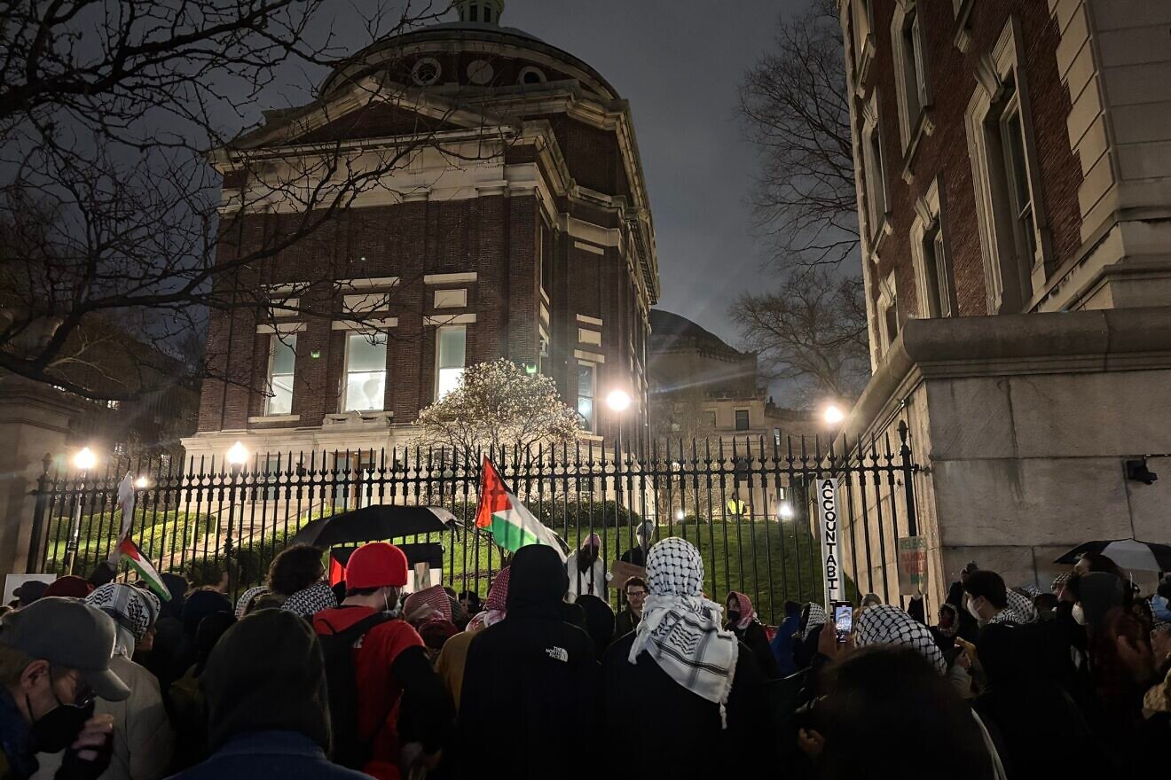 Anti-Israel protesters outside of Earl Hall Gate on 117th street and Broadway on Columbia University's campus, April 2, 2025. Photo by Vita Fellig.