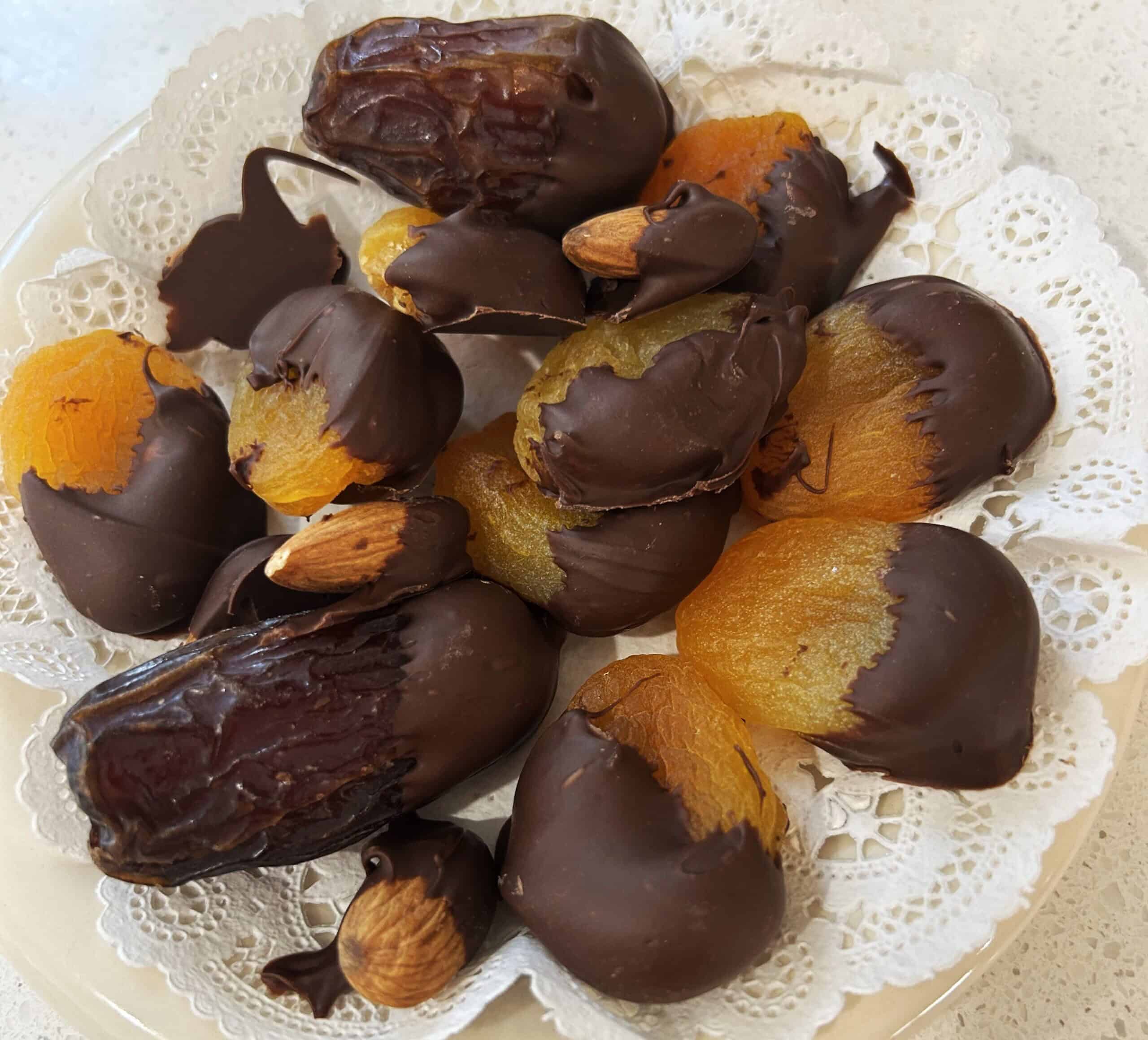 Chocolate-Dipped Apricots