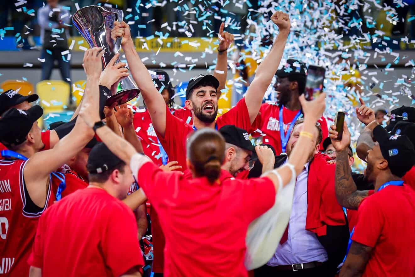 Hapoel Tel Aviv players celebrate with the trophy  
after defeating Gran Canaria in the EuroCup final in the Gran Canaria Arena, Spain, April 12, 2025. Photo by Flash90.