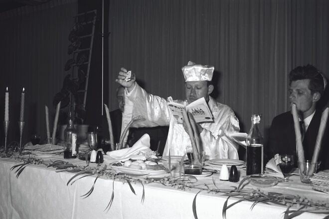Seder night in Jerusalem. Credit: KKL-JNF Photo Archive.