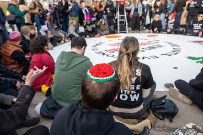Jews and supporters hold a Passover seder  in Brooklyn, N.Y., near the home of Sen. Chuck Schumer (D-N.Y.), to protest Israel's war with Hamas in Gaza, prompted by the massacre on Oct. 7, 2023, of 1,200 people and the kidnapping of 251 others in southern Israel, April 23, 2024. Photo by Spencer Platt/Getty Images.