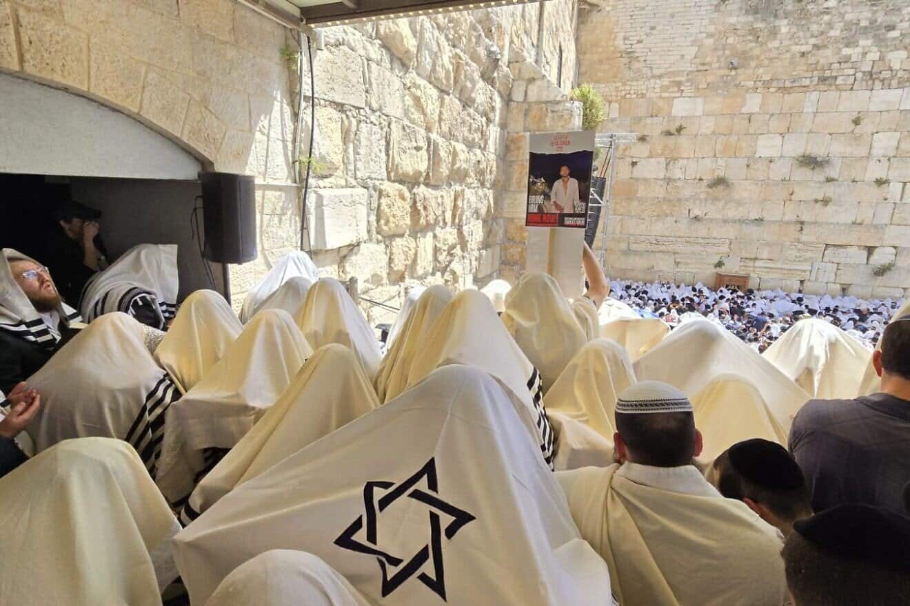 People recite the priestly blessing at the Western Wall in Jerusalem during Passover 2024. Credit: Western Wall Heritage Foundation.